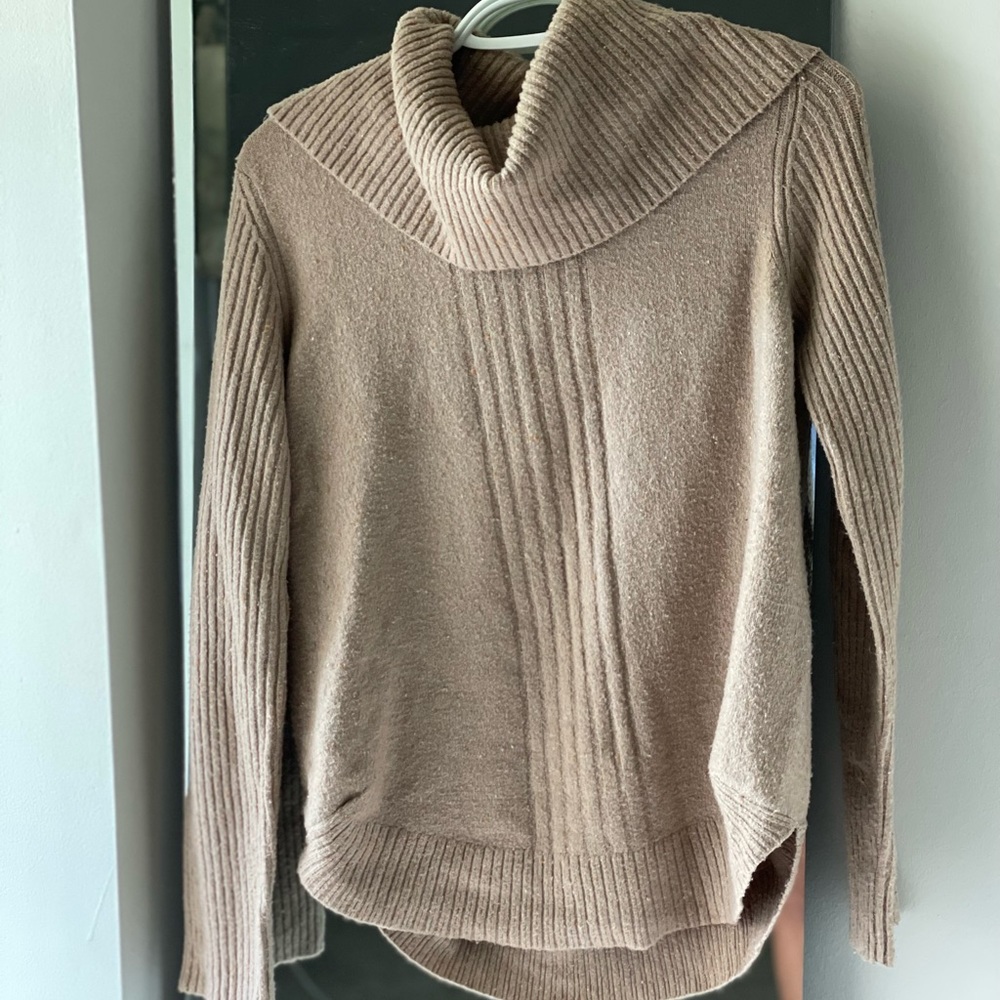 Size M Design History Women’s Tan Cowlneck Sweater